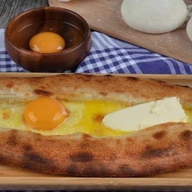 Yagli Ve Yumurtali Pide.