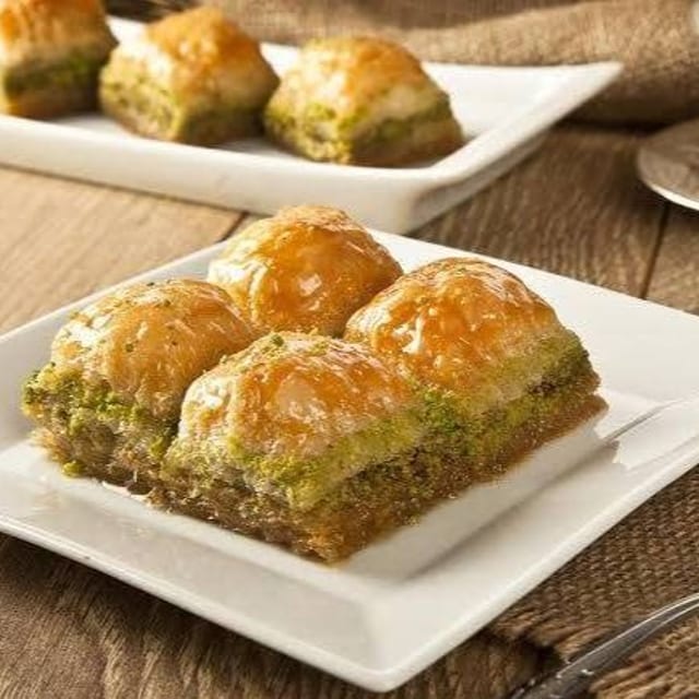 Baklava (4 Pieces).