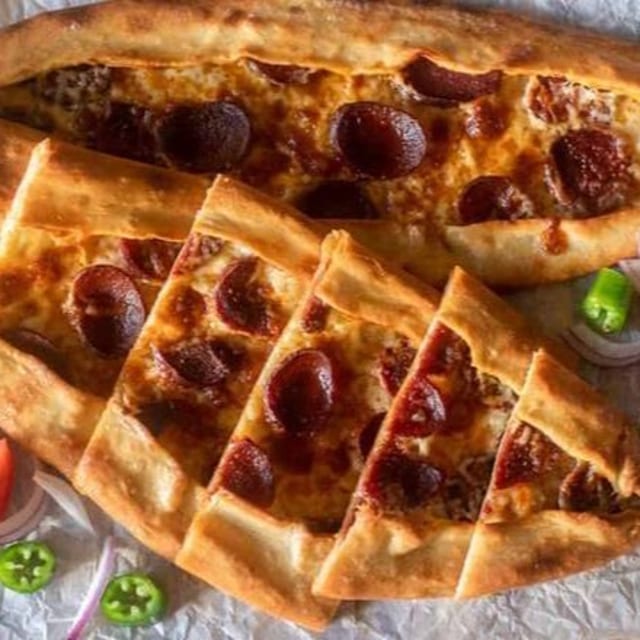 Sucuklu Pide.